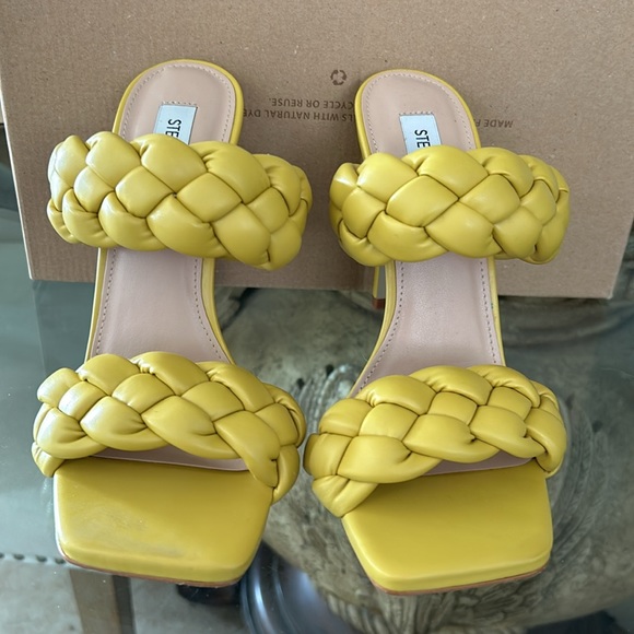 Steve Madden mustard heels 8.5 - Picture 4 of 5